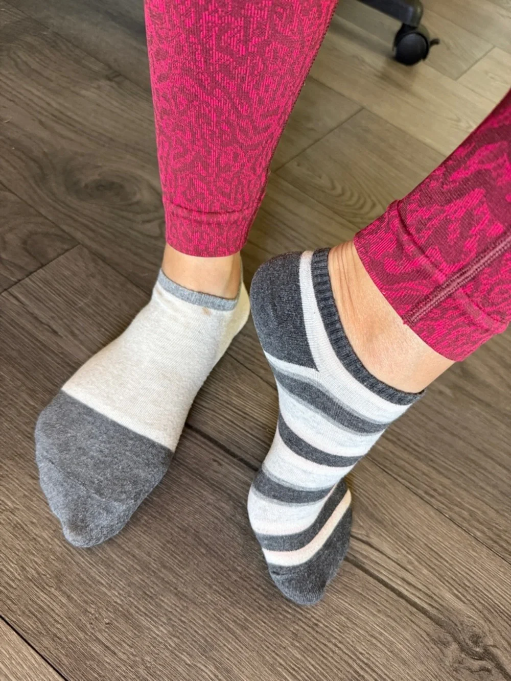 Athleisure Comfy Mismatched Ankle Socks Stripes Gray White Pink Gym